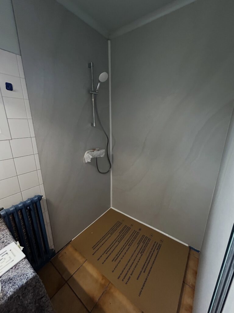 Salle d’eau en cours de rénovation